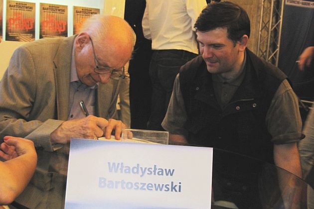 W ścisłym centrum stanie pomnik Władysława Bartoszewskiego. Projekt poznamy w kwietniu