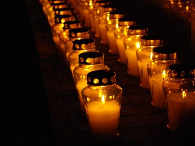 Serce ze świec na Rynku Kościuszki. Białostoczanie chcą upamiętnić śmierć Pawła Adamowicza
