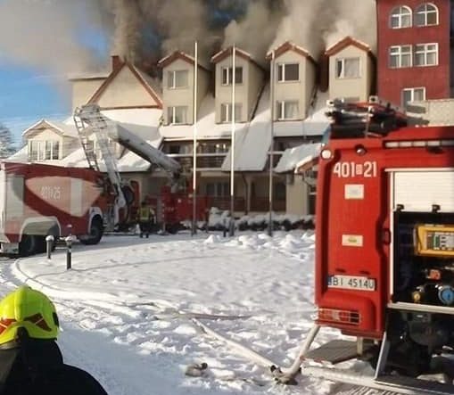 Pożar hotelu Amber Bay w Augustowie. Gasiło go ponad 100 strażaków