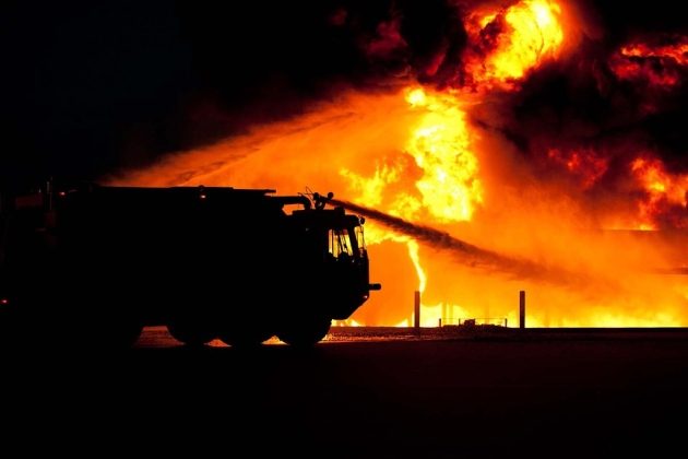 Duży pożar w Czarnej Białostockiej. Eksplodowały butle z gazem