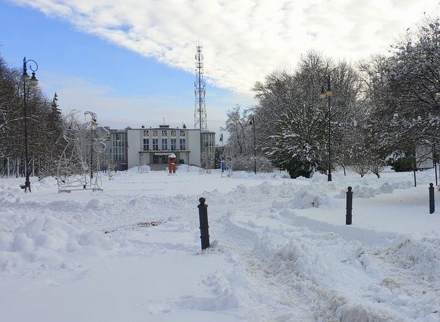 Początek tygodnia będzie mroźny i pełny śniegu. Mogą wystąpić zawieje śnieżne