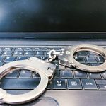 Kobieta oszukana "na zdalny pulpit". Straciła z konta całe oszczędności