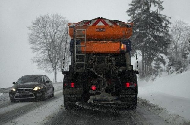 Marznące opady, mżawka, gołoledź. Będzie ślisko