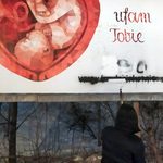Lewica niszy, prawica naprawia? Zamazano napisy na billboardach akcji anty-aborcyjnej