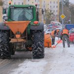 Brak kierowców, soli i niemal 1 mln zł kar. Prezydent podsumował zimowe odśnieżanie