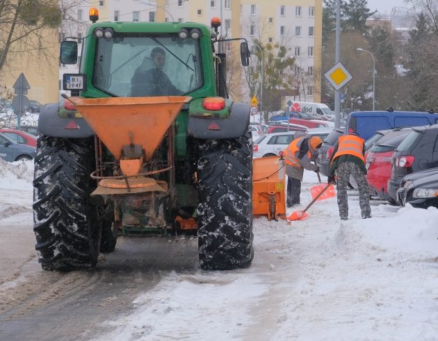 Brak kierowców, soli i niemal 1 mln zł kar. Prezydent podsumował zimowe odśnieżanie