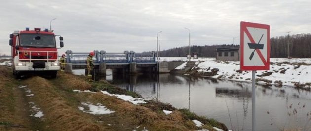 Strażacy patrolują rzeki. Przygotowują się na podtopienia