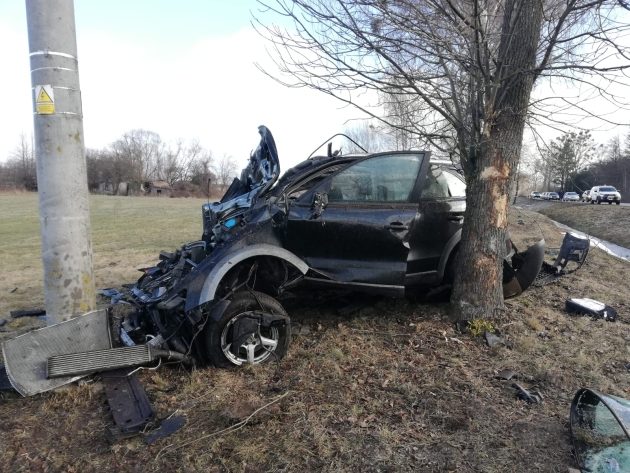 Tragiczny wypadek w regionie. Zginęła po uderzeniu autem w słup