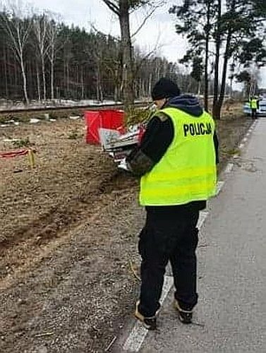 Zjechał na lewy pas i uderzył w drzewo. Zginął na miejscu