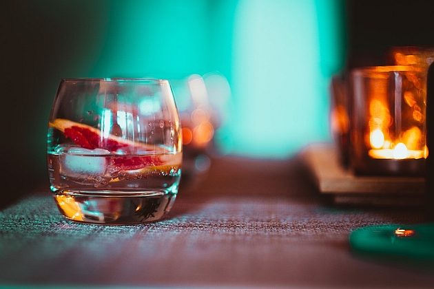 Alkohol znanej marki wycofany z obrotu. W jednej partii znaleziono szkło