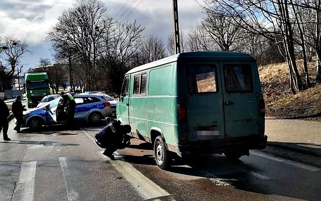 Potrącenie na przejściu dla pieszych. Jedna osoba trafiła do szpitala