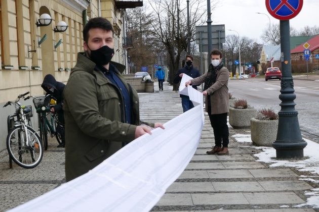 45 metrów podpisów pod petycją o ekspresówkę Białystok - Suwałki