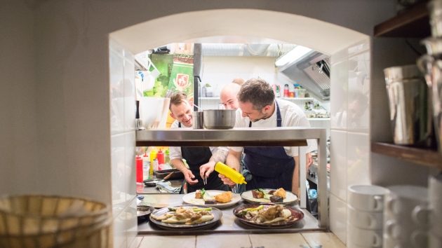 Smacznie, zdrowo i bez wysiłku. Skąd zamówić w Białymstoku catering wielkanocny?