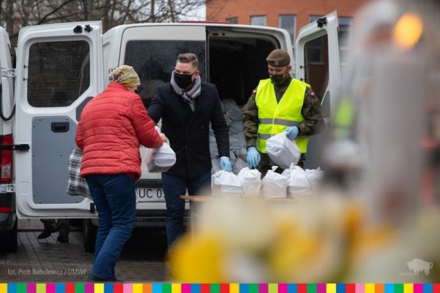 Potrzebujący otrzymali wielkanocne paczki [ZDJĘCIA]