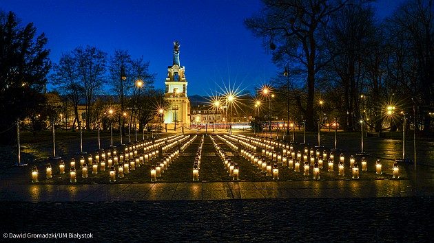 Białystok ofiarom pandemii. Zapłonęły 363 znicze