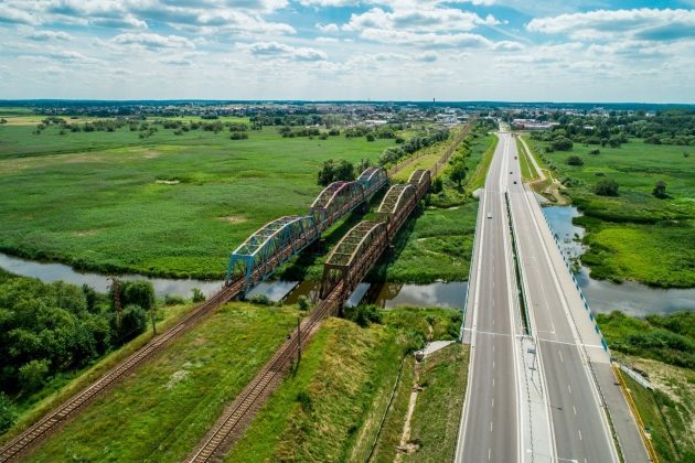 Budowa mostu nad Narwią w Uhowie, nowa stacja w Białymstoku