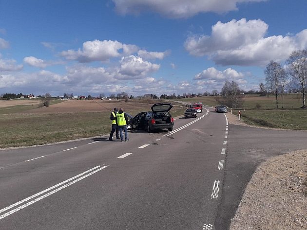 Nie ustąpił pierwszeństwa, doszło do kraksy. Trzy osoby trafiły do szpitala