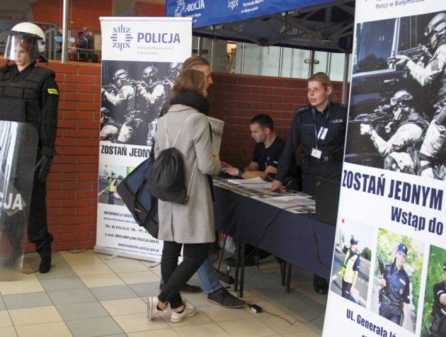 Targi Praktyk i Staży. PB organizuje m.in. sesje zdjęciowe i konsultacje z doradcą