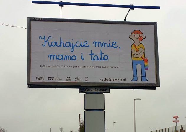 Dzieci LGBT są nieakceptowane przez rodziców? Trwa akcja "Kochajcie mnie, mamo i tato"