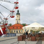 Trwa rozkładanie ogródków. Restauracje i bary otworzą się już o północy [ZDJĘCIA]