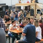 Jedzenie pod chmurką, czyli wiosenny zlot food trucków