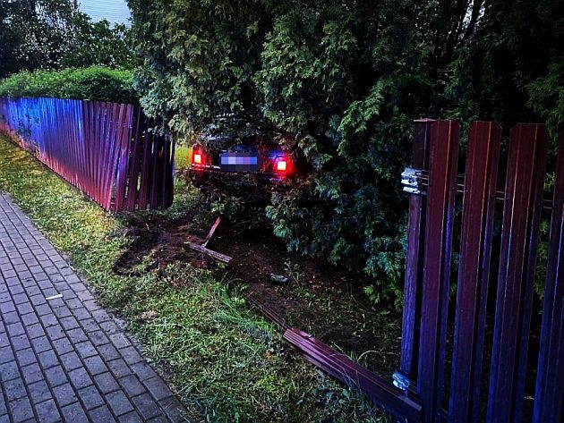 Na rauszu staranował ogrodzenie. Może trafić za kratki na 2 lata