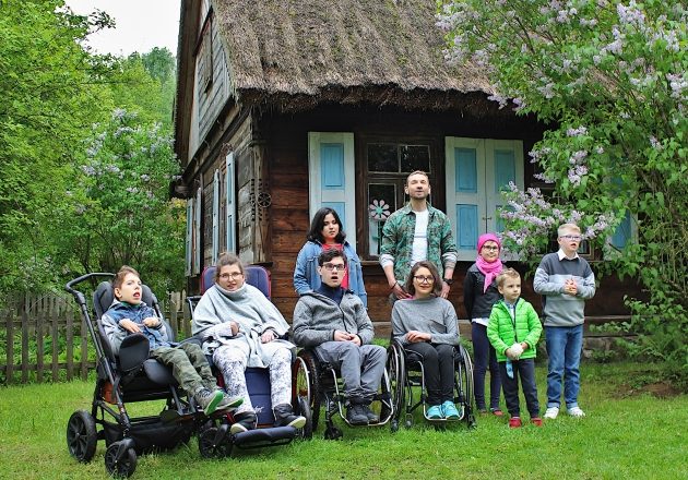 Charytatywny kalendarz. Przemysław Kossakowski na sesji zdjęciowej w Wasilkowie