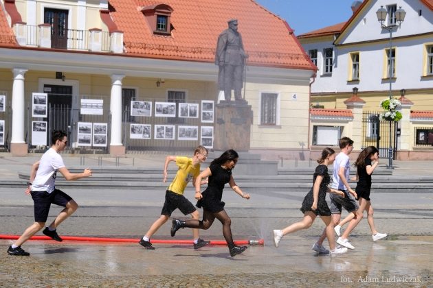 Mają przynieść ulgę mieszkańcom. W centrum Białegostoku ustawiono kurtyny wodne