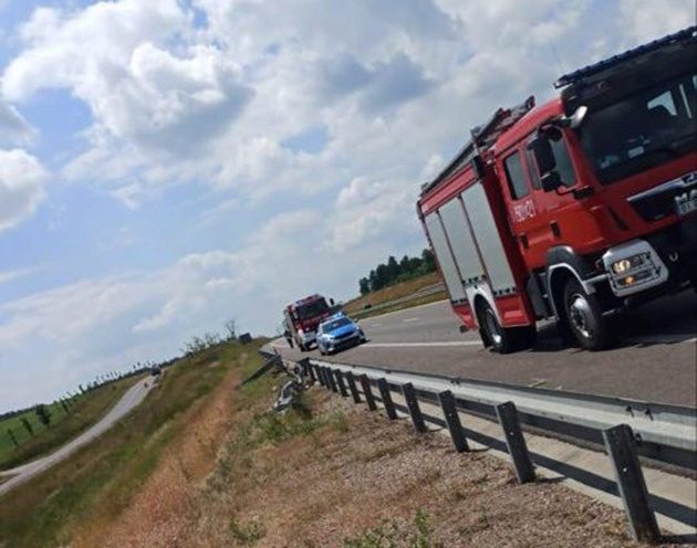 Stracił panowanie i stoczył się do rowu. Zablokowany pas ruchu na S8