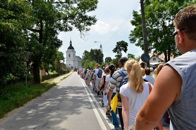 Pielgrzymi na ulicach Białegostoku. Będą utrudnienia i dodatkowy autobus