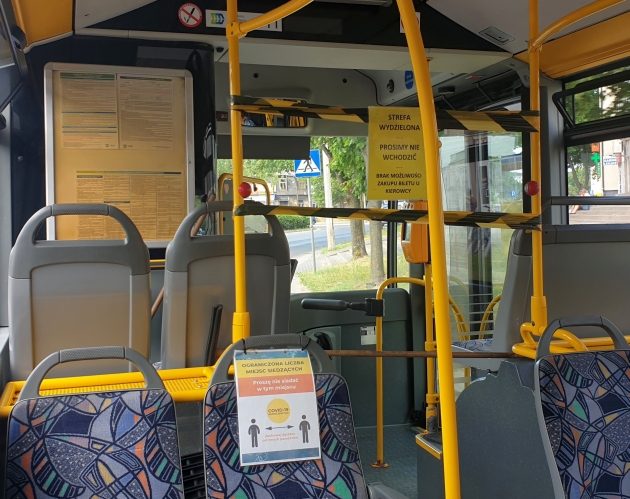 W autobusach BKM można już zajmować wszystkie miejsca siedzące. Co ze "strefą wydzieloną"?