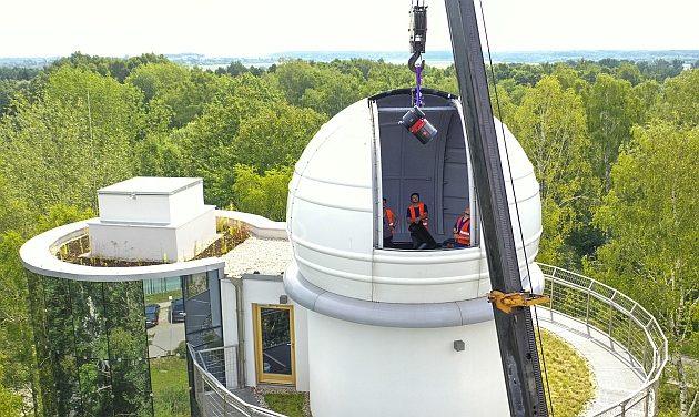 Unikalny sprzęt w Obserwatorium UwB. Waży kilkaset kilogramów. Do czego służy?