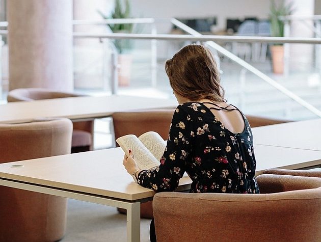 Już nie Wielka Brytania. Gdzie teraz najchętniej wyjeżdżają na studia polscy uczniowie?