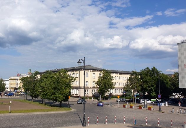 Piesi skarżyli się na zbyt krótkie zielone światło przy Centralu. Magistrat odpowiada