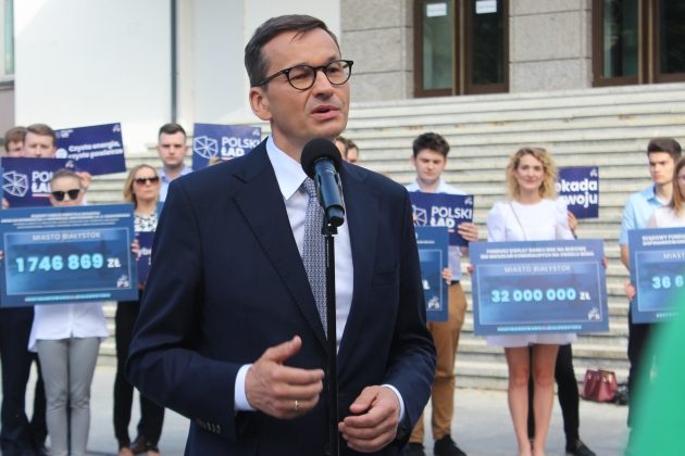 Mateusz Morawiecki w Podlaskiem. W Białymstoku przyjrzał się remontowi teatru