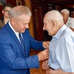 "Życie jest piękne, miłość jest piękna". Stulatek z Wizny otrzymał Honorową Odznakę