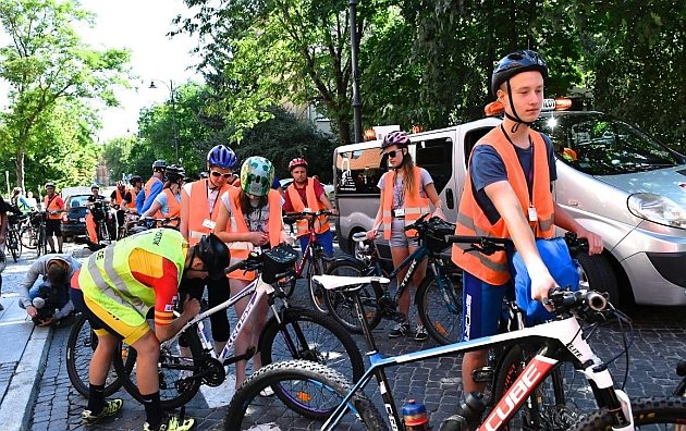 Nie straszne im słońce, deszcz i wiatr. Rowerami pojechali na Jasną Górę