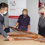 KAS podarowała Muzeum Wojska trzy łoża karabinowe