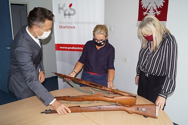 KAS podarowała Muzeum Wojska trzy łoża karabinowe