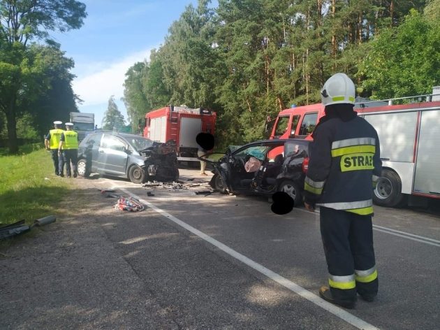 DK 19. Czołowe zderzenie osobówek