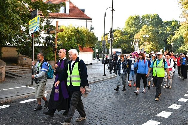 Białostoccy pielgrzymi pieszo wyruszyli do Wilna. Ich hasło brzmi "Na moją pamiątkę"