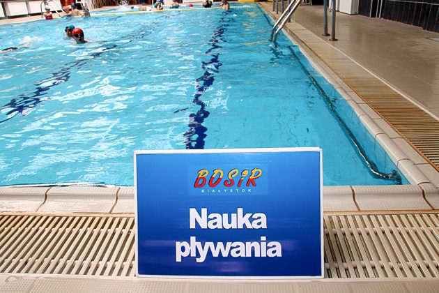 Nauka pływania, aqua aerobik, rehabilitacja. Miejskie pływalnie prowadzą zapisy na zajęcia