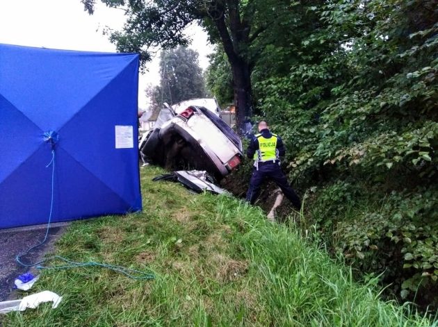 Uderzył w drzewo. Zginął na miejscu