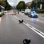 Wypadek na Antoniuku. Motorower wjechał wprost pod opla