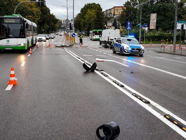 Wypadek na Antoniuku. Motorower wjechał wprost pod opla