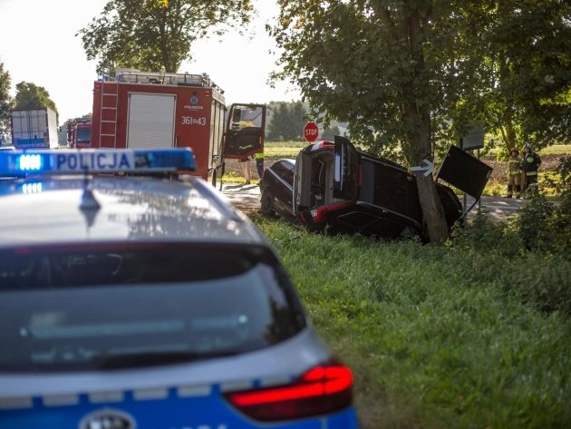 Wyprzedzał ciąg pojazdów. Młody chłopak w szpitalu