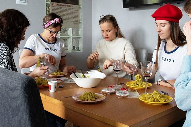 Wspólne gotowanie, wycieczki, degustacje czy sport – tak szkoła uczy języków