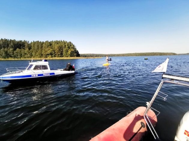 Jezioro Wigry. 48-letni białostoczanin dryfował na wywróconym jachcie