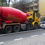 Ul. Sienkiewicza. Betonowóz wjechał w taksówkę 