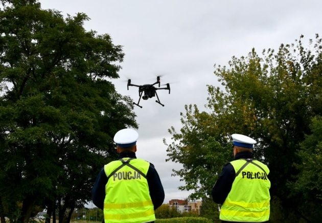 Policja będzie kontrolować pieszych i rowerzystów za pomocą drona